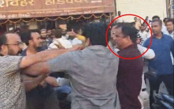 आरएसएस प्रचारक से मारपीट, दो समुदाय भिड़े:बैतूल के मुलताई में प्रदर्शनकारियों का हंगामा, तोड़फोड़; प
