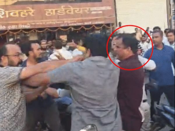 आरएसएस प्रचारक से मारपीट, दो समुदाय भिड़े:बैतूल के मुलताई में प्रदर्शनकारियों का हंगामा, तोड़फोड़; प