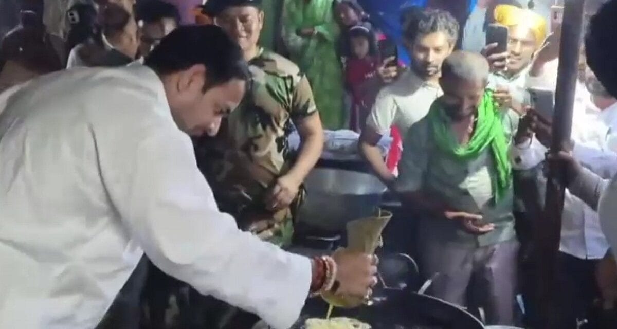 गाड़ी रोक जलेबी बनाने लगे तेज प्रताप, लोगों की लगी भीड़, Video वायरल