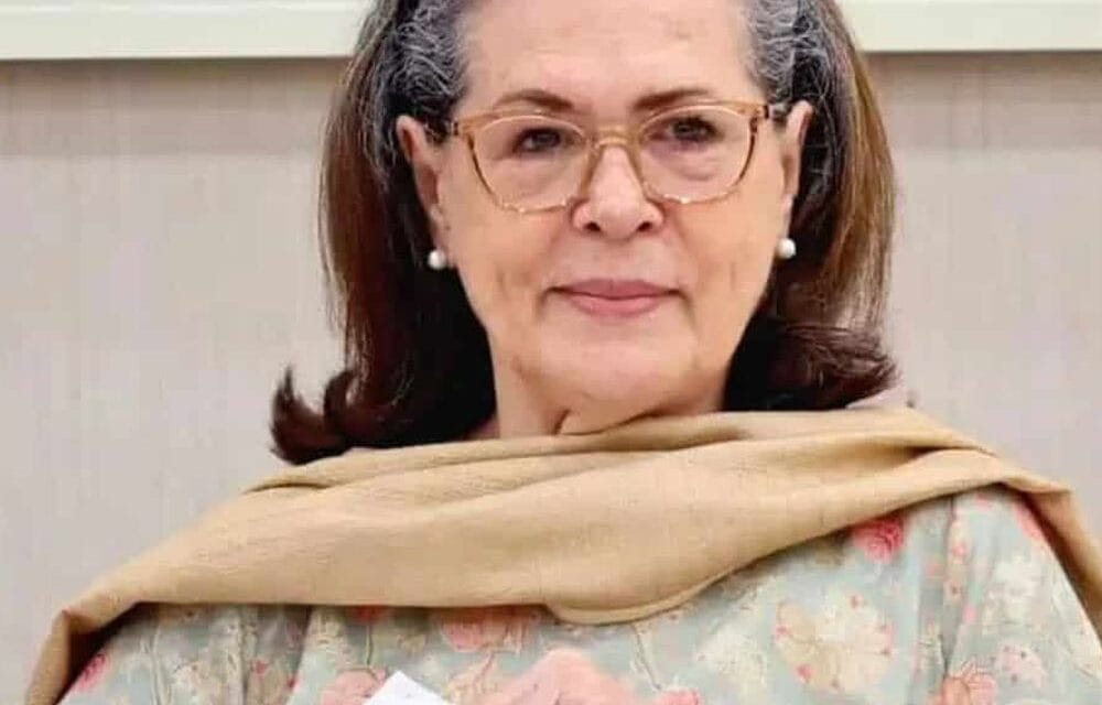 शिमला में सोनिया गांधी वीरभद्र सिंह प्रतिमा का करेंगी अनावरण:प्रियंका गांधी भी कार्यक्रम में हो