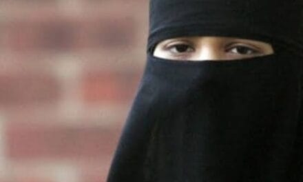 केरल के स्कूल में 8वीं की स्टूडेंट हिजाब पहनकर आई:गेट पर रोका तो हंगामा; विवाद बढ़ने पर मैनेजमेंट न