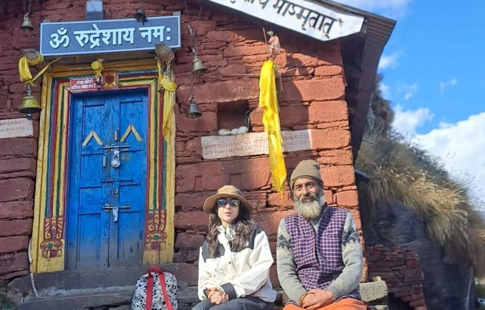 रुद्रनाथ के कपाट बंद, सारा अली खान ने की पूजा:संकरे-पथरीले रास्तों से पैदल चली; भगवान रूद्रनाथ की ड