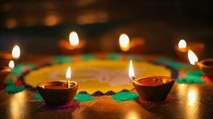 धनतेरस आज, जानें दीपक जलाने के सही नियम, दिशा और शुभ मुहूर्त