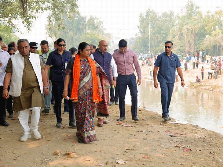 दिल्ली में छठ पूजा, यमुना किनारे 17 मॉडल घाट बनेंगे:सफाई अभियान शुरू; CM गुप्ता बोलीं