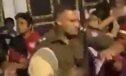 पुलिस को महिलाओं