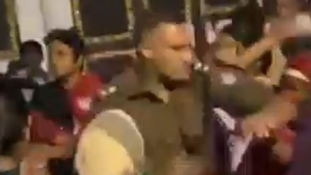 पुलिस को महिलाओं