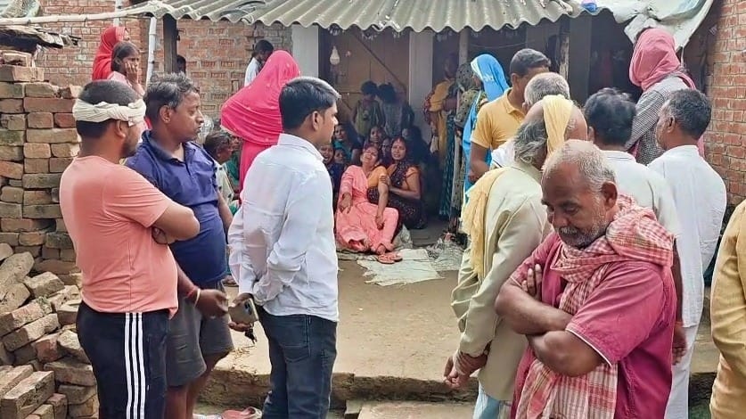 चंदौली: छठ पूजा देखने जा रहे परिवार को ट्रक ने रौंदा, सास-बहू और पोते की मौत