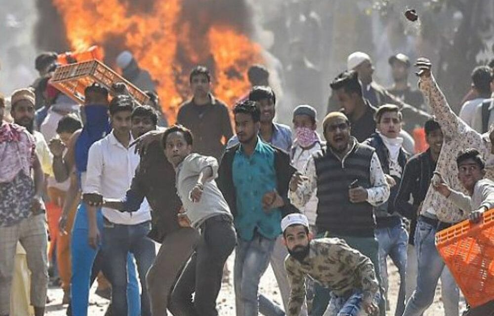 पुलिस बोली-दिल्ली दंगे केंद्र में सत्ता परिवर्तन की साजिश थी:देशभर में हिंसा फैलाने की कोशिश हुई;