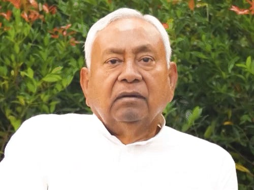 CM नीतीश बोले-व्यवस्था सुधारी; खेसारी बोले-जंगलराज अच्छा थ