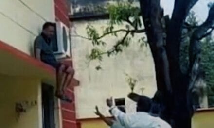 सीओ को पत्नी ने प्रेमिका के साथ पकड़ा