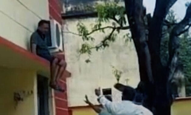 सीओ को पत्नी ने प्रेमिका के साथ पकड़ा