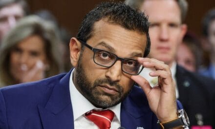 पहले FBI के जेट से गर्लफ्रेंड से मिलने गए… जब आरोप लगे तो काश पटेल बचाव में देने लगे देशभक्ति की दलील