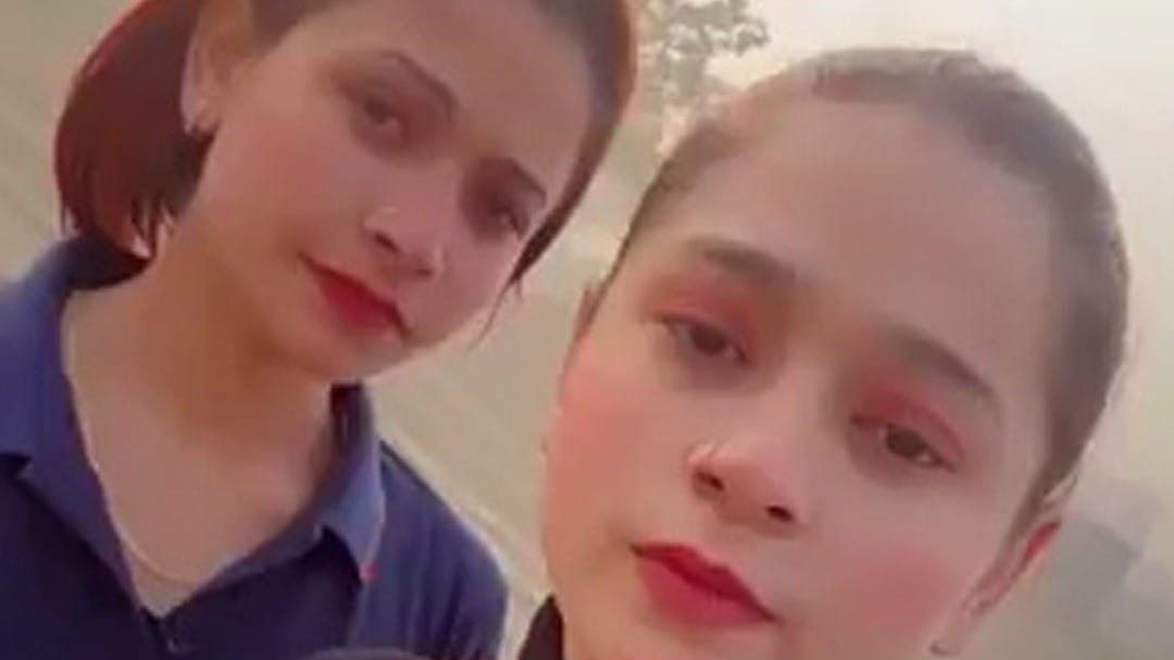 संभल की यू-ट्यूबर बहनों ने ऑटो ड्राइवर को जड़ा थप्पड़