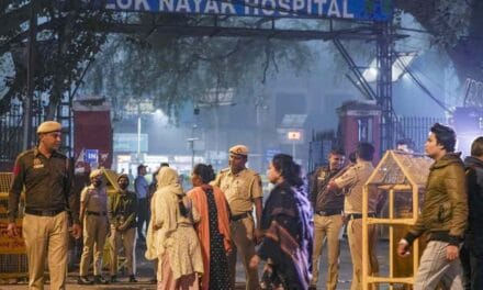 लालकिला ब्लास्ट के बाद LNJP अस्पताल के बाहर चीख-पुकार, परिजनों ने लगाई गुहार