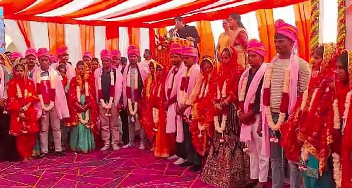 एक मंडप में 300 शादियां…..अफसरों ने निभाया 'घर के बड़े' का किरदार