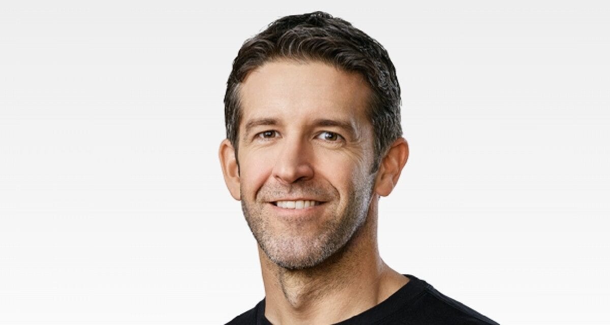 कौन हैं John Ternus? जो टिम कुक की जगह बन सकते हैं Apple CEO