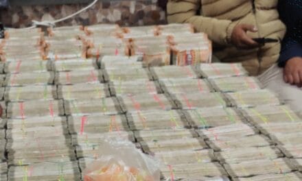 सागर में कार से पकड़ाए 3.98 करोड़ रुपए:500 और 200 रुपए के नोटों की गडि्डयां मिली; कटनी से महाराष्ट्र ले जा रह