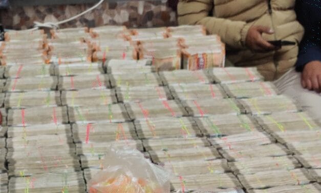 सागर में कार से पकड़ाए 3.98 करोड़ रुपए:500 और 200 रुपए के नोटों की गडि्डयां मिली; कटनी से महाराष्ट्र ले जा रह
