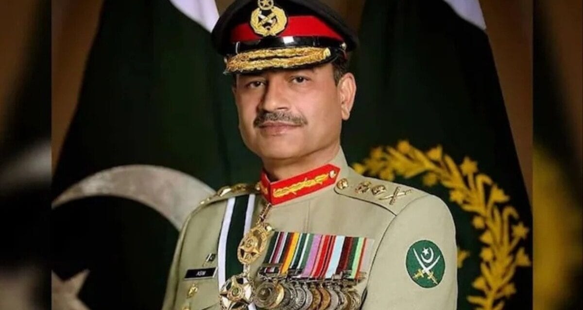 कुछ तो शर्म करो! मई में इंडिया से हार कबूलने के बजाय PAK सेना की तारीफ कर रहे मुनीर