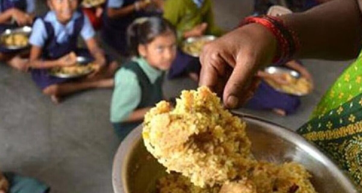 UP में मिड-डे मील योजना में 11 करोड़ का घोटाला, 44 लोगों पर FIR दर्ज