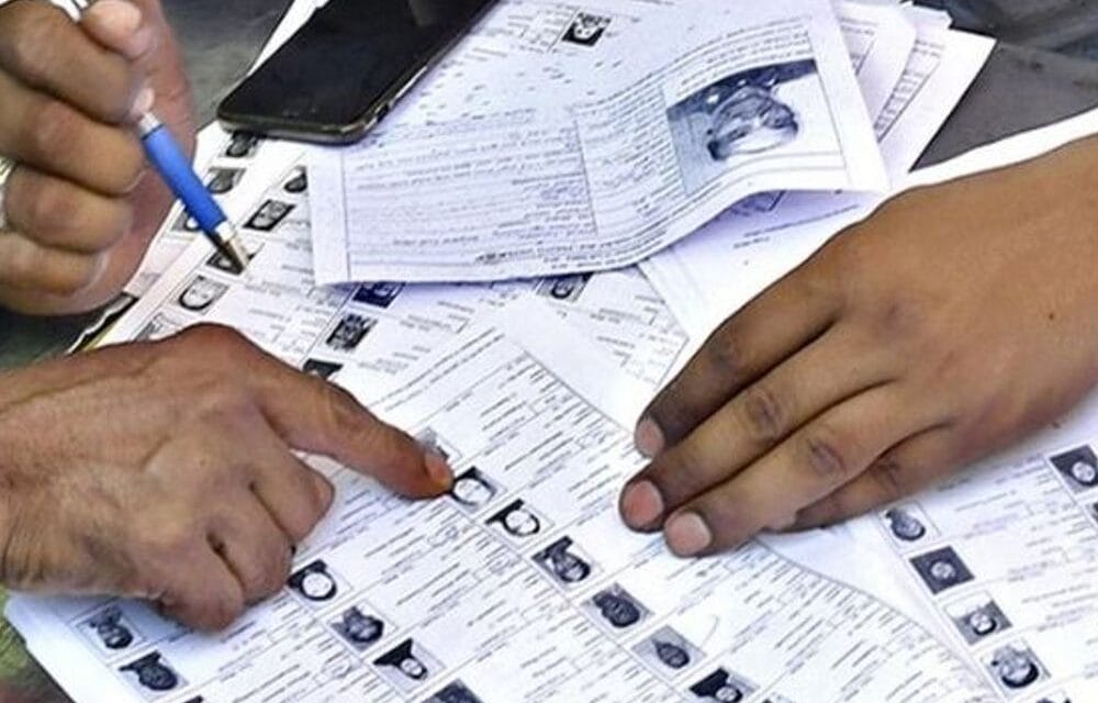 22 दिन में 7 राज्यों में 25 बीएलओ की मौत:मध्य प्रदेश में सबसे ज्यादा 9 लोगों की जान गई, UP-गुजरात में 4-4 मौत