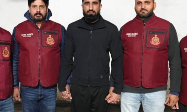 कपिल शर्मा के कैफे में फायरिंग, आरोपी दिल्ली से गिरफ्तार:चाइनीज पिस्टल, जिंदा कारतूस बरामद; कनाडा