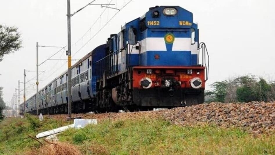हीराकुंड एक्सप्रेस में आतंकवादी और बम की सूचना, झांसी में आधे घंटे तक ट्रेन की तलाशी