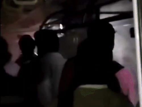 चेन्नई मेट्रो तकनीकी खराबी के चलते टनल में फंसी:कोच में 10 मिनट अंधेरा रहा; यात्री 500 मीटर पैदल चलकर बाहर निकले