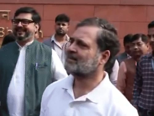 संचार साथी एप पर प्रियंका बोलीं-सरकार जासूसी करना चाहती है:सरकार ने कल कहा था