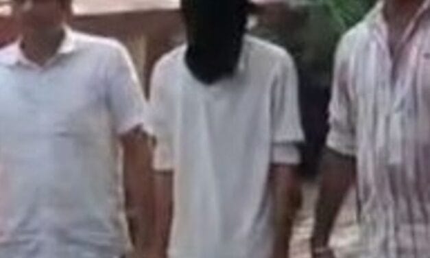 मुंबई में सोती हुई बेटी पर ब्लेड से हमला:आरोपी नशे में था, पत्नी से भी लड़ाई की, दोनों में तलाक का केस चल रहा