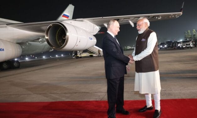 पीएम मोदी ने गले लगाकर किया पुतिन का वेलकम, गिफ्ट की गीता… रूसी राष्ट्रपति के भारत दौरे की PHOTOS