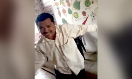 शराब पीकर बच्चों के सामने स्कूल में नाचा टीचर, वीडियो वायरल