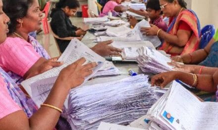 चुनाव आयोग पुलिसकर्मी की भूमिका नहीं निभा सकता:किसी का नाम हटाना नागरिकता पर सवाल उठाने जैसा, SIR के खिलाफ याचिकाओं पर सुनवाई