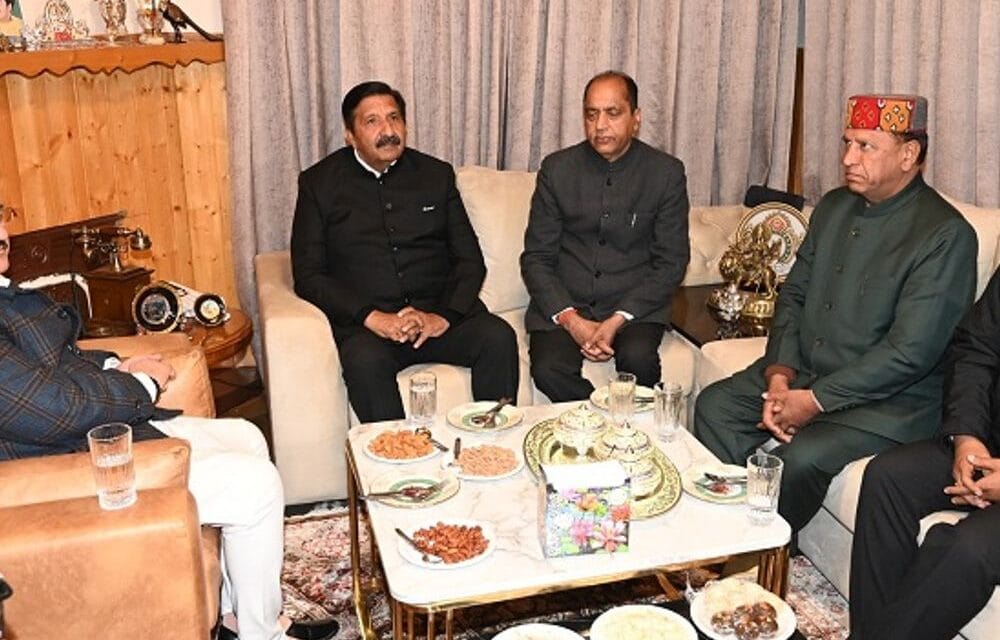 शिमला में नड्डा-अग्निहोत्री की मुलाकात से सियासत गरमाई:शादी की बधाई या सियासी संकेत, नेता प्रतिपक्ष जयराम ठाकुर भी रहे मौजूद