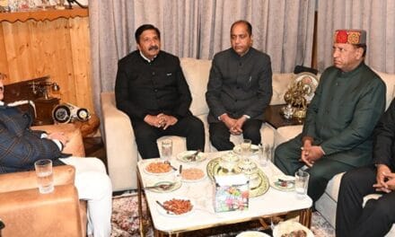 शिमला में नड्डा-अग्निहोत्री की मुलाकात से सियासत गरमाई:शादी की बधाई या सियासी संकेत, नेता प्रतिपक्ष जयराम ठाकुर भी रहे मौजूद
