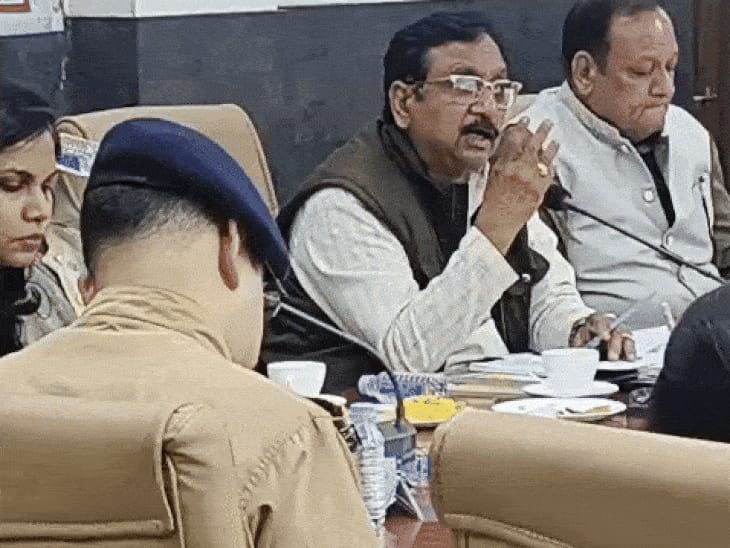 जो लाड़ली बहनें CM का सम्मान नहीं करेंगी…उनकी जांच होगी:मंत्री शाह बोले-सरकार करोड़ों रुपए दे रही; जो नहीं आएंगी उनकी जांच पेंडिंग कर देंगे