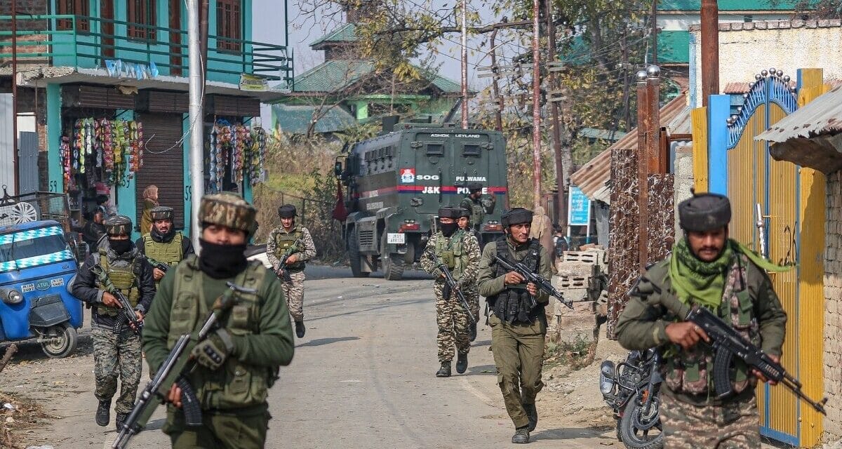 J-K के उधमपुर में सुरक्षा बलों का बड़ा ऑपरेशन, एक जवान शहीद, आतंकियों की घेराबंदी
