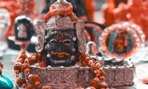 साल का आखिरी प्रदोष व्रत कल, जानें पूजन विधि, नियम और दिव्य मंत्र