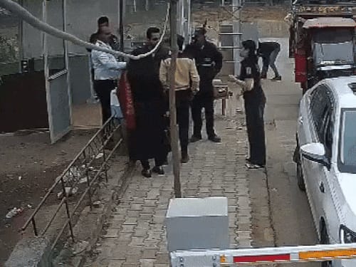 गुरुग्राम में गार्ड पीटने वाला BJP नेता का बेटा निकला:VIDEO सामने आया, पुलिस बोली