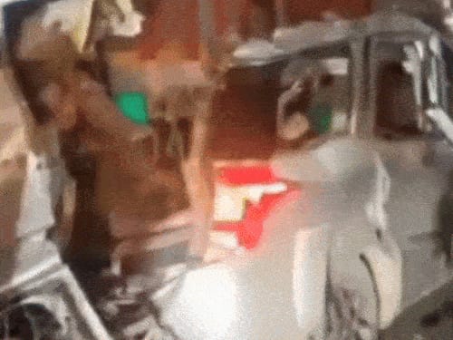 ऋषिकेश में तेज रफ्तार XUV ट्रक के नीचे घुसी:4 दोस्तों की मौत, हरिद्वार से आ रहे थे; शरीर के टुकड़े रोड पर बिखरे