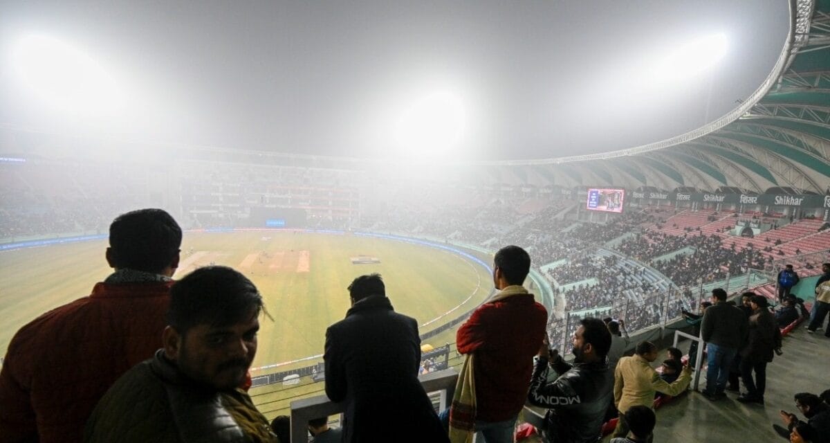 'गेहूं बेचकर खरीदा था टिकट, पैसा वापस करो', लखनऊ में T-20 मैच रद्द होने पर भड़के फैन्स