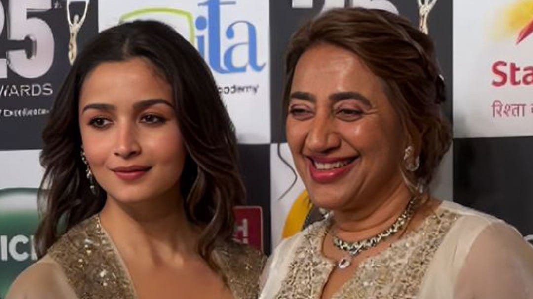 ITA Awards में Alia Bhatt के देसी लुक से लूटी महफिल!