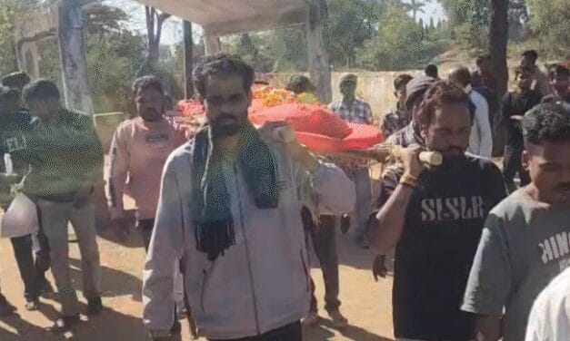 प्रेमी के साथ गई बेटी तो घरवालों ने निकाली अर्थी:विदिशा में आटे से पुतला बनाया, चिता जलाई; पिता बोले