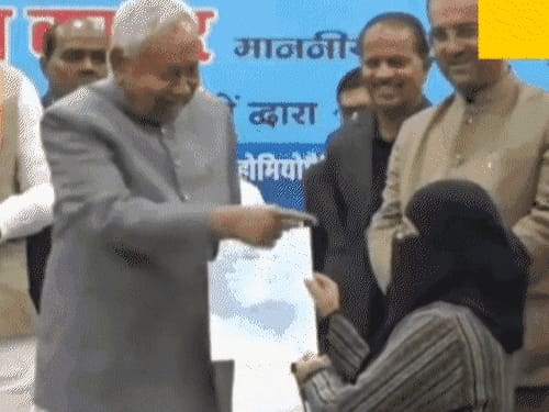 हिजाब विवाद पर नीतीश को महबूबा की बेटी की:कहा-अगली बार नकाब को हाथ लगाया तो सबक सिखाएंगे, शिकायत दर्ज कराई