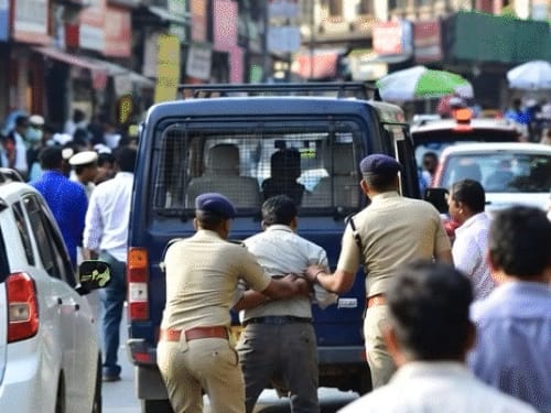 मुंबई-बधिर महिलाओं को शिकार बनाया, न्यूड वीडियो कॉलिंग के लिए मजबूर करता था