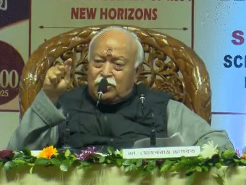 मोहन भागवत बोले-इन में रहने वाले जिम्मेदारी नहीं निभाते:शादी शारीरिक संतुष्टि का जरिया नहीं; कहा-बच्चों की संख्या तय नहीं लेकिन 3 बच्चे आदर्श