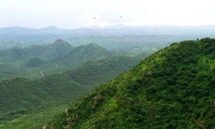 अरावली की नई परिभाषा पर विवाद… समझें