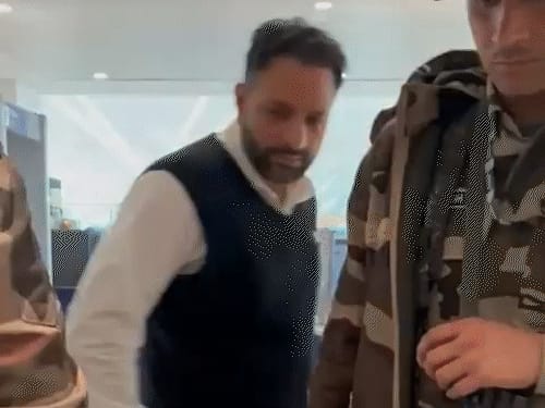 दिल्ली एयरपोर्ट पर पैसेंजर को पीटने वाले पायलट पर FIR:पुलिस ने हिरासत में लिया; पीड़ित का दावा