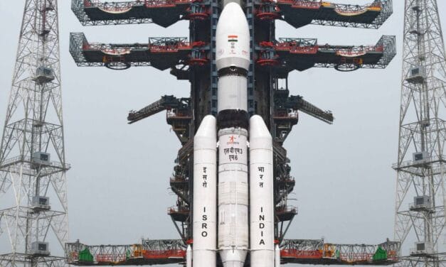 ISRO आज श्रीहरिकोटा से कम्युनिकेशन सैटेलाइट लॉन्च करेगा:अंतरिक्ष से स्मार्टफोन से कॉल हो सकेगी; आधे फुटबॉल मैदान बराबर एंटीना होगा