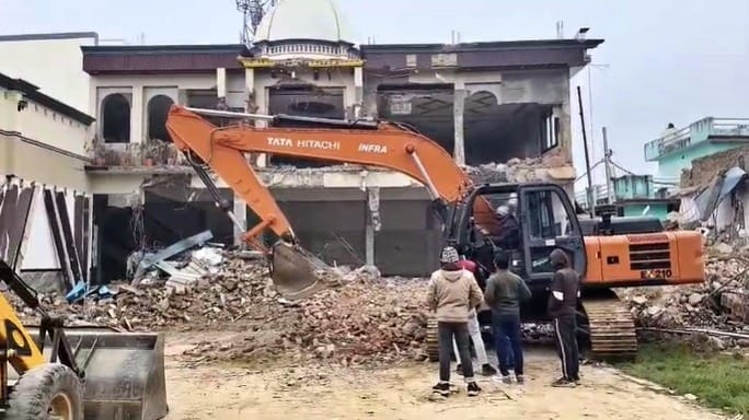 बरेली: जिस मैरिज हॉल में रची गई थी हिंसा की साजिश, उसपर बुलडोजर एक्शन
